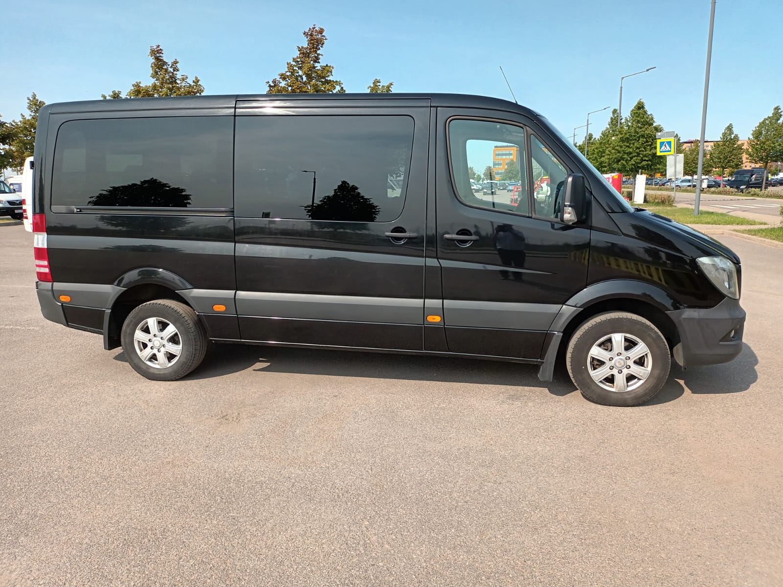 Mercedes Benz Sprinter VIP (8 мест) - фото 1